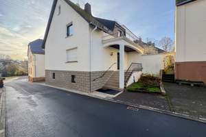 Gepflegtes Einfamilienhaus mit Balkon in guter Lage von Dornburg - ideal für Familien! – Die vollständige Adresse der Immobilie erhältst du vom Anbieter., 65599 Dornburg – Vorschaubild 2