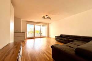 Neuwertige 4-Zimmer-Wohnung mit Balkon & neuer Einbauküche in Unterschleißheim und 2 TG-Stellplätzen