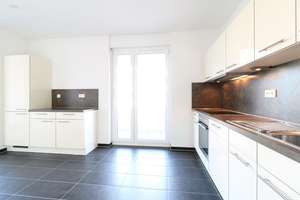 Exklusive 5-Zi.-Wohnung mit zwei Balkonen, EBK, großzügigem Tageslichtbad und Gästebad! – Europa-Allee 138, 60486 Gallus, Frankfurt am Main – Vorschaubild 5
