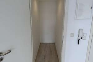 Anfragen NUR per E-Mail.  gr. 2-Zi. Wohnung mit Dachterrasse - Fahrstuhl - Kaminofen - EBK - Brhv. – Hafenstr. 188, 27568 Lehe, Bremerhaven – Vorschaubild 21