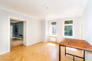 Altbau-Juwel am Comeniusplatz: jetzt indoor-Drohnenflug mit überraschender Raumaufteilung ansehen – Die vollständige Adresse der Immobilie erhältst du vom Anbieter., 10243 Friedrichshain, Berlin – Vorschaubild 4