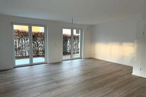 ...Neubau Erstbezug! Attraktives und modernes Reihenhaus mit S- W Terrasse und zwei Stellplätzen  – Hamburger Str. 66 a, 21493 Schwarzenbek – Vorschaubild 8