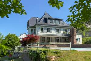 Unternehmer Villa in exponierter Sonnenlage von Calw – Die vollständige Adresse der Immobilie erhältst du vom Anbieter., 75365 Calw – Vorschaubild 2