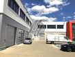 KEINE PROVISION ✓ RAMPE + EBEN ✓ Lager-/Montagehalle (2.250 m²) mit Büro (650 m²) zu vermieten