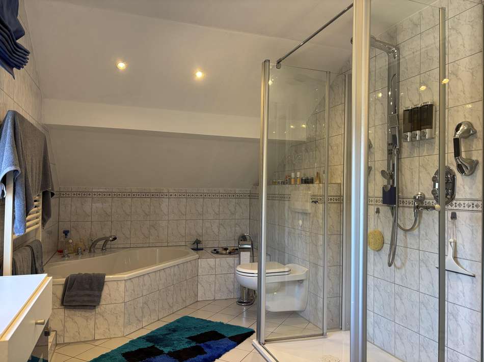Badezimmer im Dachgeschoss