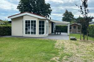 Luxus Chalet in zweiter Reihe des Badesees in de Veerstal, Lathum, Rhederlaag Ferienhaus – Die vollständige Adresse der Immobilie erhältst du vom Anbieter., 46514 Schermbeck – Vorschaubild 1