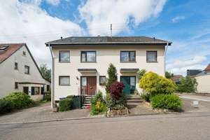 Viel Platz, ruhige Lage und sinnvoll modernisiert - Doppelhaushälfte, bereit für neue Bewohner – Die vollständige Adresse der Immobilie erhältst du vom Anbieter., 74078 Frankenbach, Heilbronn – Vorschaubild 1