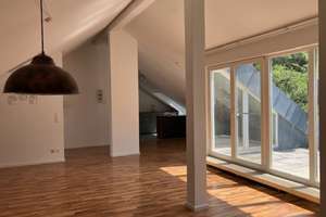 Wunderschöne 2,5 Zi- DG-Wohnung mit Loggia (ca. 93 m²) – Die vollständige Adresse der Immobilie erhältst du vom Anbieter., 70190 Kernerviertel, Stuttgart – Vorschaubild 4