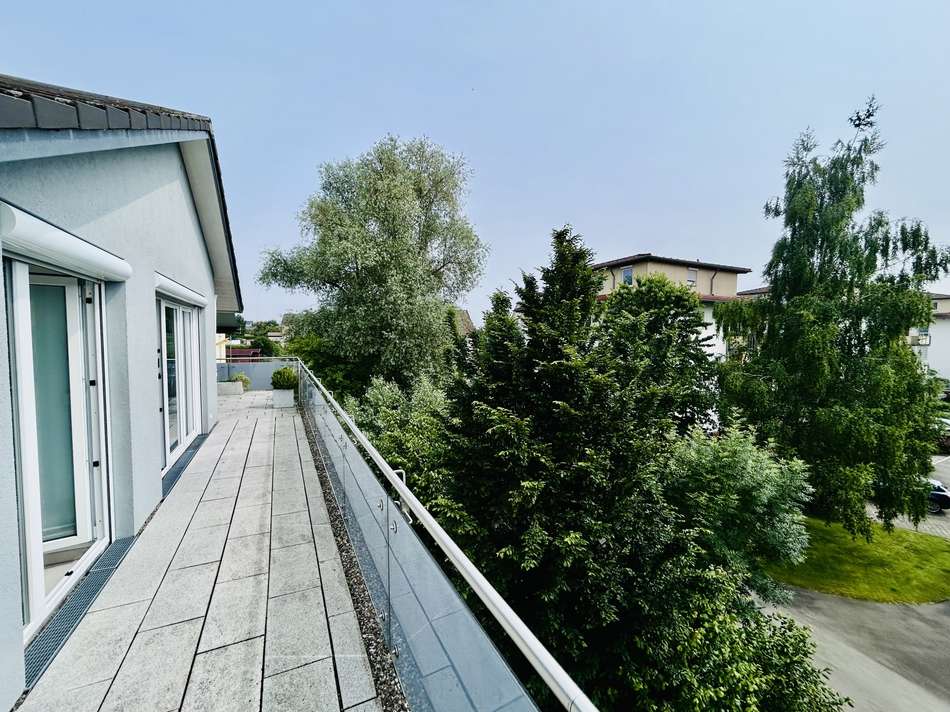 Seitliche Dachterrasse