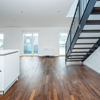 MAIER - 4-Zimmer-Maisonette-DG, 4 Balkone, 2 Loggien, EBK, TG und Alpenblick - WHG 8