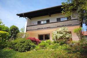 Familienhaus mit Modernisierungspotential in schöner Lage von Bernau am Chiemsee – Die vollständige Adresse der Immobilie erhältst du vom Anbieter., 83233 Bernau am Chiemsee – Vorschaubild 1