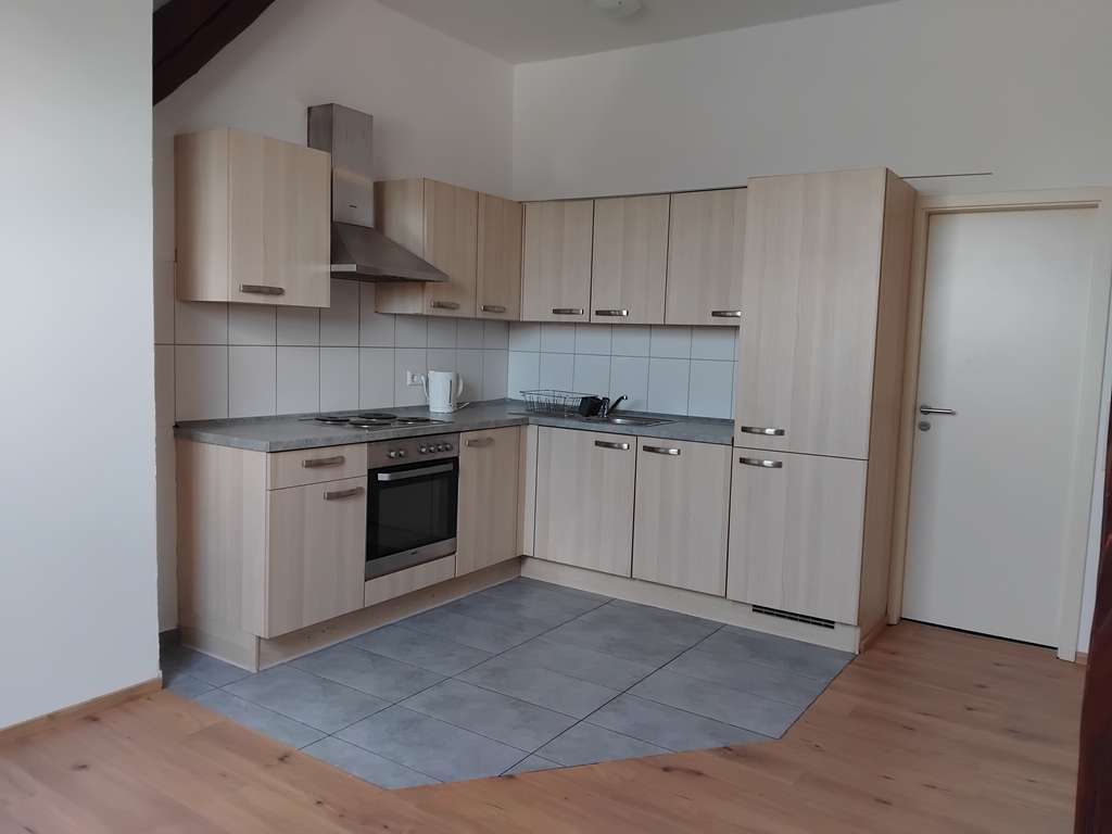 Immobilie in Laupheim - STADTZENTRUM LAUPHEIM! Gemütliche 3 Zimmer - DG- Wohnung mit EBK und Stellplatz, zu verkaufen! - Bild 1