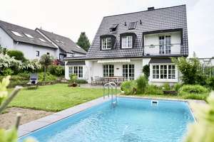 Großzügiges Familiendomizil mit Fernblick, Pool und zusätzlichem Baupotenzial in Bonn-Duisdorf
