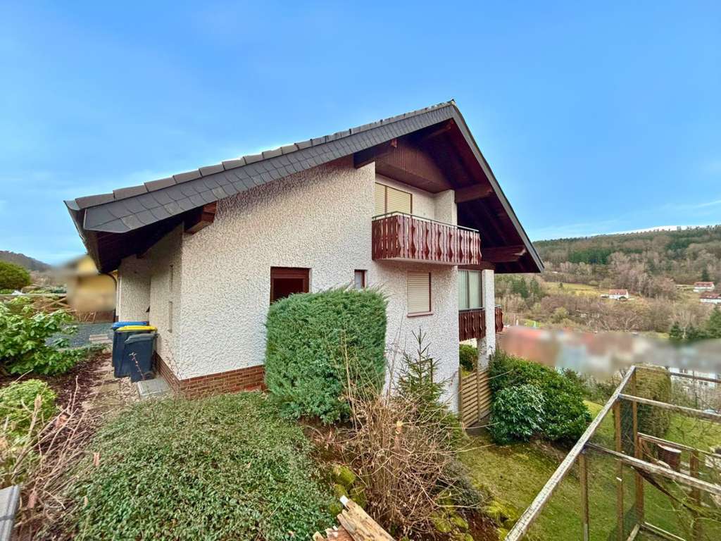 Immobilie in Gersfeld - Gepflegtes Einfamilienhaus in Gersfeld/Hettenhausen mit Ausbaupotenzial und flexibler Nutzung - Bild 1