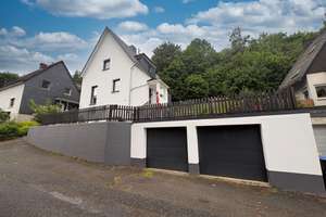 VR Immo: Modernisiertes Einfamilienhaus mit Doppelgarage in Eisern – Die vollständige Adresse der Immobilie erhältst du vom Anbieter., 57080 Eisern, Siegen – Vorschaubild 3