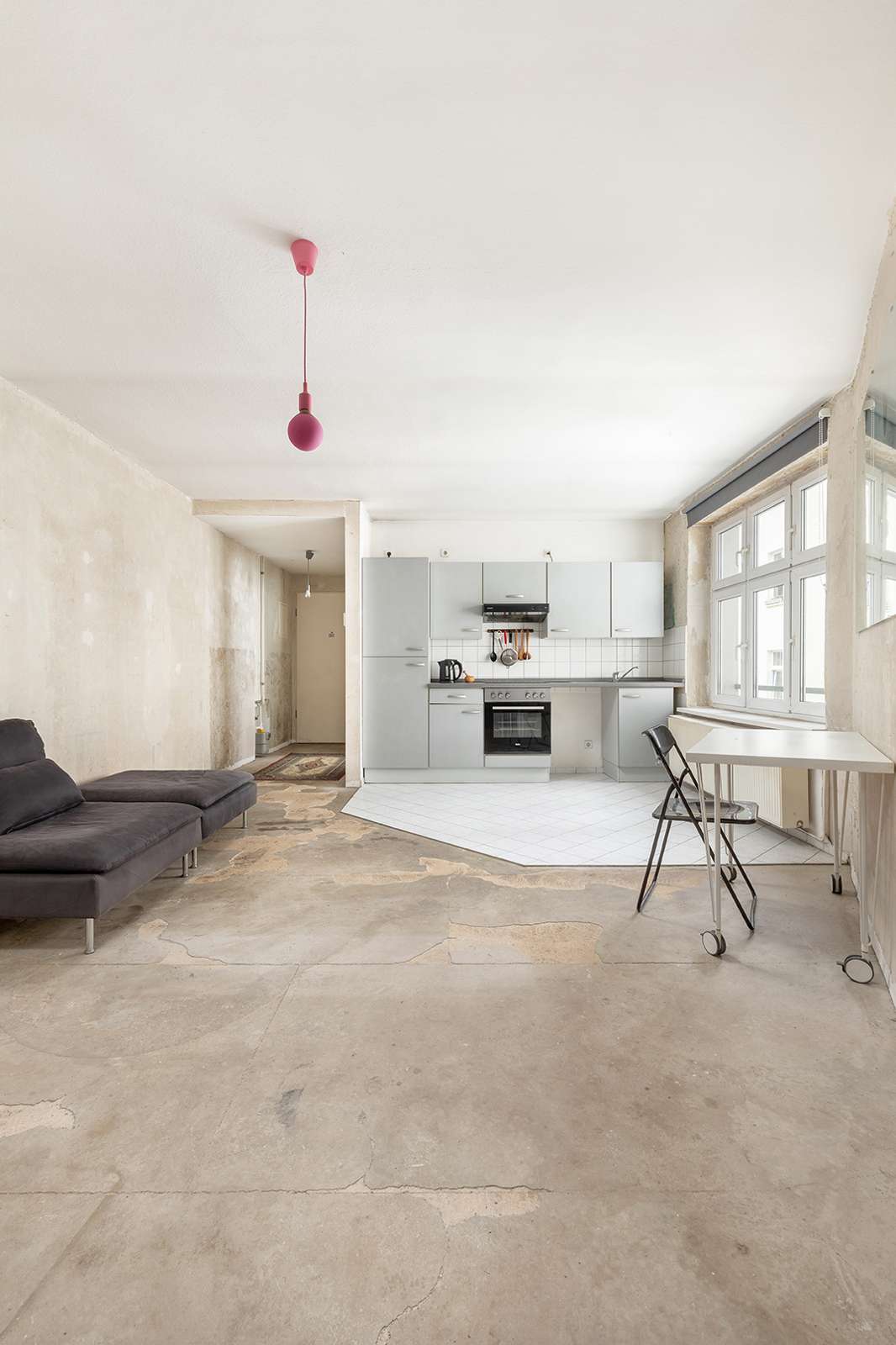 Thulestraße, nahe Helmholtzkiez: 1-Zimmer Altbauwohnung mit Potenzial, Tageslichtbad, Einbauküche, Berlin – Bild 3