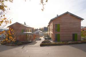 Erstbezug: DHH in Krumbach mit gehobener Ausstattung in naturnaher, ruhiger Stadtrandlage – Babenhauser Straße 95, 86381 Krumbach (Schwaben) – Vorschaubild 1