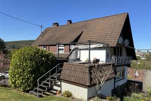 Charmantes Zweifamilienhaus – freistehend in guter Wohnlage von Siegener‑Ortsteil – Die vollständige Adresse der Immobilie erhältst du vom Anbieter., 57080 Niederschelden, Siegen – Vorschaubild 4