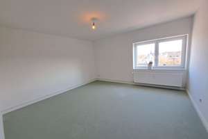 Renovierte 2-Zimmer-Wohnung über den Dächern von Bremerhaven-Lehe! – Hökerstraße 15, 27568 Lehe, Bremerhaven – Vorschaubild 2
