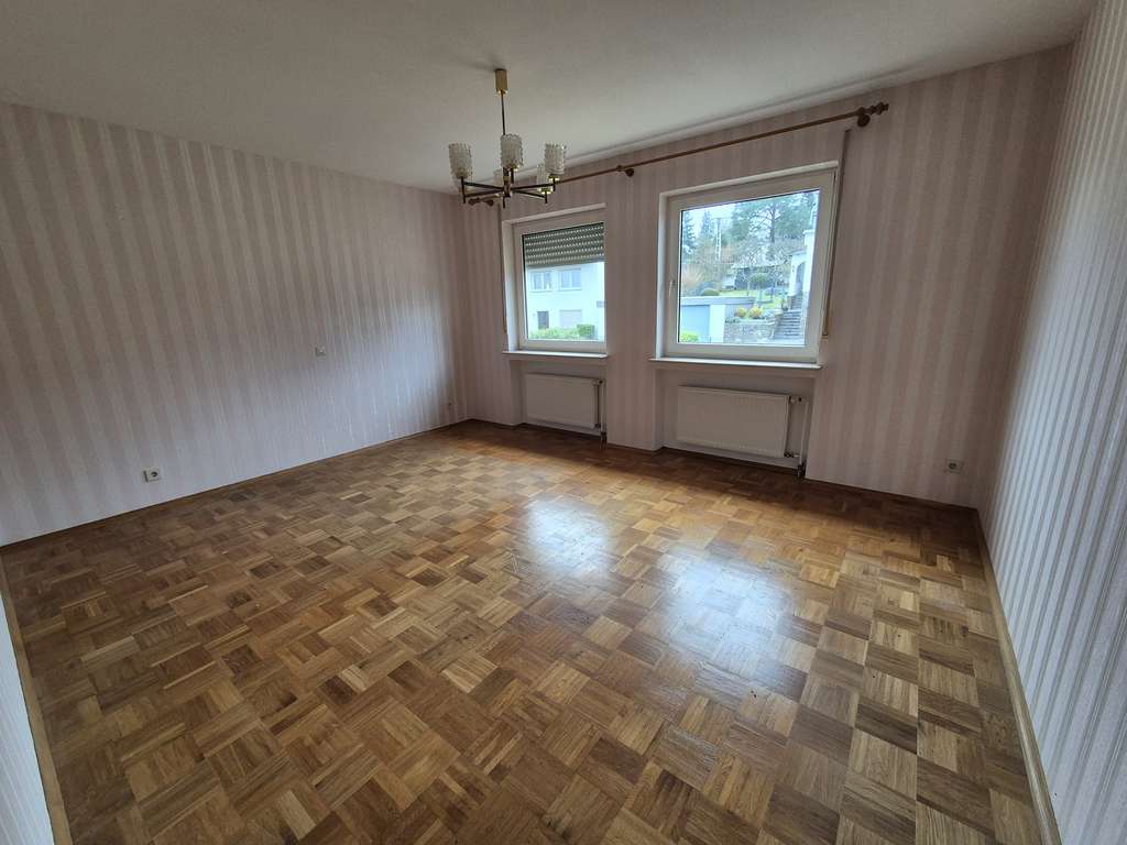 Immobilie in Boppard - Geräumiges Haus mit viel Potential  in traumhaft ruhiger Lage mit tollem Grundstück - Bild 2