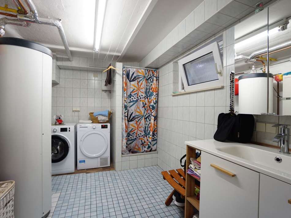 Waschküche mit Dusche