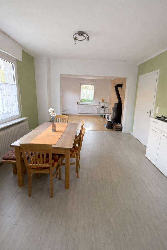 Immobilie in Wadgassen - Waldrandlage mit viel Platz - Einfamilienhaus mit Substanz für Ihre Ideen - Bild 2