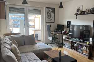 Geschmackvolle 2-Raum-Wohnung mit gehobener Innenausstattung mit EBK in Berlin Alt-Hohenschönhausen – Küstriner Straße 26, 13055 Berlin – Vorschaubild 1