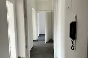 Geschmackvolle, sanierte 2-Zimmer-Wohnung mit Balkon in Nürnberg – Melanchthonplatz 19, 90443 Nürnberg – Vorschaubild 9