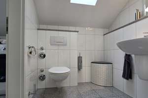Elegante Maisonette-Penthousewohnung mit stilvollem Wohnambiente – Die vollständige Adresse der Immobilie erhältst du vom Anbieter., 40593 Benrath, Düsseldorf – Vorschaubild 7