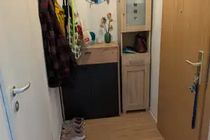 Gemütlich möblierte 2-Zimmer-Wohnung mit Einbauküche in Berlin Lichtenberg (Befristung 1 Jahr) – Bernhard-Bästlein-Str. 20, 10367 Berlin – Vorschaubild 5