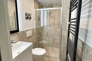 Möbliertes 1-Zimmer-Apartment Münchner Freiheit – kernsaniert, Top-Infrastruktur – Die vollständige Adresse der Immobilie erhältst du vom Anbieter., 80802 Münchner Freiheit, München – Vorschaubild 6