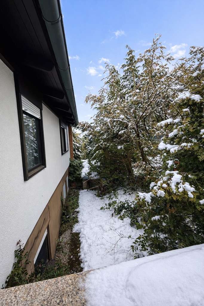 Immobilie in Aurachtal - Bungalow mit viel Potenzial auf großzügigem Grundstück – Terrasse, Keller & Top Lage - Bild 1