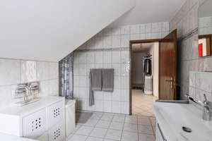 Einziehen und wohlfühlen: Attraktive Dachgeschosswohnung mit sonnigem Balkon und Tageslichtbad – 45472 Heißen, Mülheim an der Ruhr – Vorschaubild 20