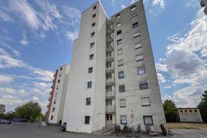 3,5-Zimmer-Wohnung mit Traum-Ausblick, großem Balkon & TG-Stellplatz – Die vollständige Adresse der Immobilie erhältst du vom Anbieter., 97076 Lengfeld, Würzburg – Vorschaubild 2