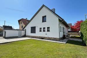 Großzügiges Einfamilienhaus mit Keller und Garten in ruhiger Lage – Die vollständige Adresse der Immobilie erhältst du vom Anbieter., 65795 Hattersheim am Main – Vorschaubild 2