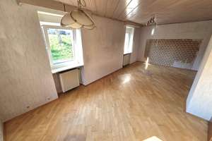 FAMILIENHAUS MIT 5 ZIMMERN, KÜCHE MIT GROßER VORRATSKAMMER, KLEINER GARTEN UND TERRASSE... – Die vollständige Adresse der Immobilie erhältst du vom Anbieter., 76228 Grünwettersbach, Karlsruhe – Vorschaubild 7