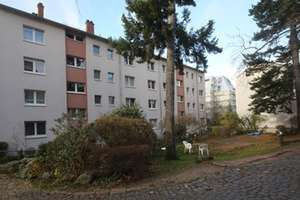 3-Zimmer-Wohnung mit Tageslichtbad ab sofort bezugsfrei