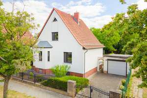 Einfamilienhaus mit Vollkeller und Garage auf großzügigem Grundstück – Die vollständige Adresse der Immobilie erhältst du vom Anbieter., 12683 Biesdorf, Berlin – Vorschaubild 1