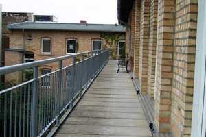 1-Zi-Appartement mit Pantryküche, Duschbad und PVC-Boden in der südl. Innenstadt – Bernhardystraße 22a, 6110 Halle (Saale) – Vorschaubild 2