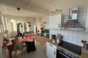 Helle 1-Zimmer-Wohnung mit EBK