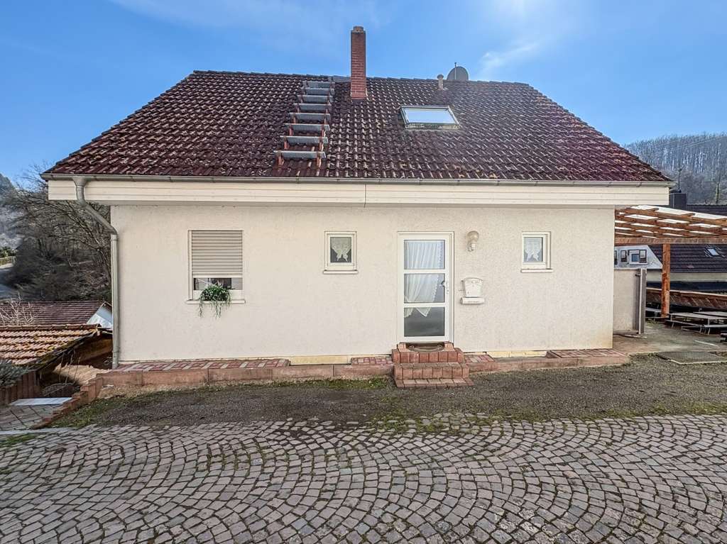 Immobilie in Kreimbach-Kaulbach - Attraktives Einfamilienhaus mit Einliegerwohnung & Garten – top gepflegt, sofort einziehen! - Bild 1