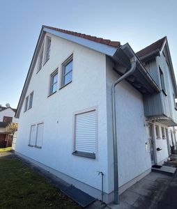Charmante Doppelhaushälfte mit schönem Garten