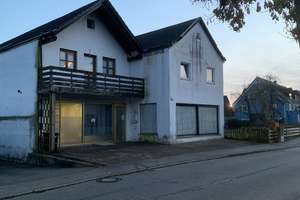 Zwei Einfamilienhäuser mit viel Platz im Zentrum von 84085 Langquaid  – Die vollständige Adresse der Immobilie erhältst du vom Anbieter., 84085 Langquaid – Vorschaubild 2