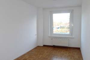 Großer Balkon und Einbauküche... – Zschopauer Straße 58C, 9111 Zentrum, Chemnitz – Vorschaubild 4