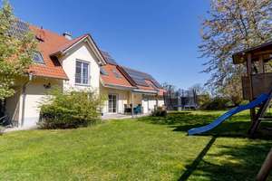 Wohnkomfort pur: Großzügiges Zuhause mit Wintergarten und Gartenidylle – Die vollständige Adresse der Immobilie erhältst du vom Anbieter., 86444 Affing – Vorschaubild 1