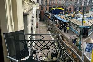 Ein vollkommener Altbautraum mit Ausblick/ Balkon auf den Marktplatz! – Marktstraße 9, 65183 Mitte, Wiesbaden – Vorschaubild 1