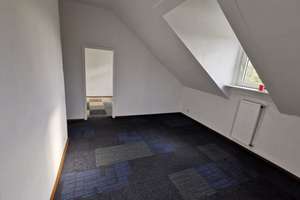 einzugsfertige 3-Zimmer-Wohnung, frisch renoviert, Badewanne – Ilseder Str. 9, 31226 Peine – Vorschaubild 6