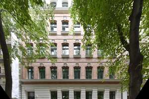Hochwertig sanierte Wohnung in einem repräsentativen Jugendstilhaus mit Aufzug und Balkon