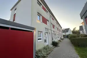 *Reserviert* Großzügiges Reihenhaus mit Natur und See vor der Tür – stadtnah wohnen in Karlsruhe – Lachenweg 32c, 76139 Karlsruhe – Vorschaubild 1