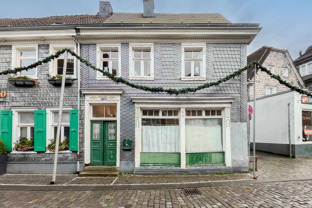 Immobilie in Solingen - Wohn- und Geschäftshaus, denkmalgeschützt, im historischen Gräfrath Solingens - Bild 0